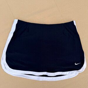 Nike Women's Black and White Golf Skort